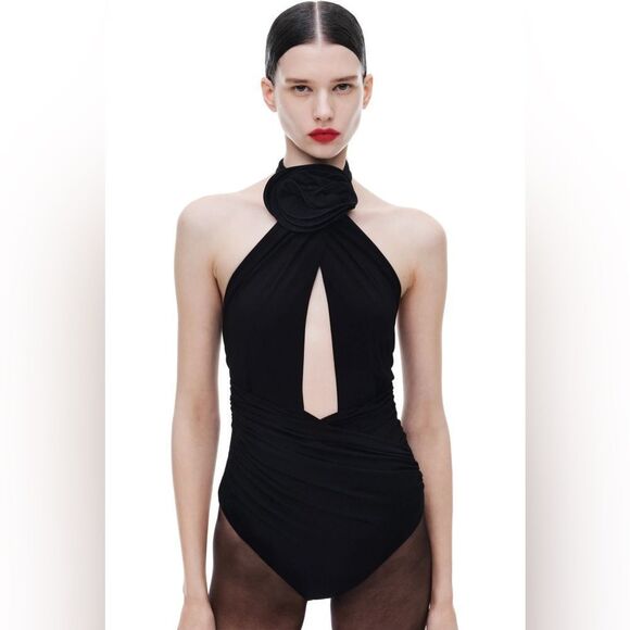 MAGDA BUTRYM H&M
ROSE-APPLIQUÉD BODYSUIT WITH CUTOUT DETAIL - Picture 3 of 3